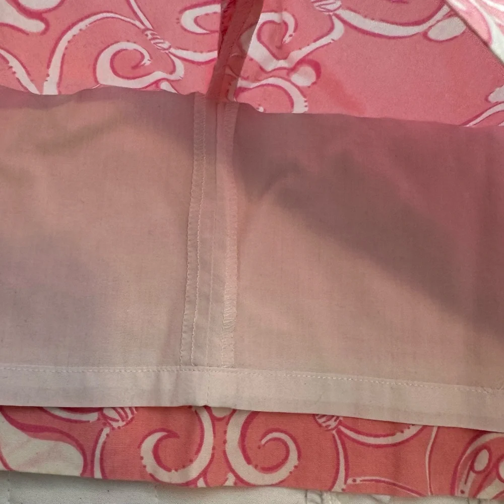 Lilly Pulitzer pink mini skirt with‎ lining size 6. Stylish and cute